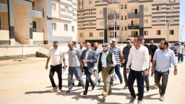 المهندسة رانده المنشاوي تتابع مشروعات الإسكان بمدينة السويس الجديدة