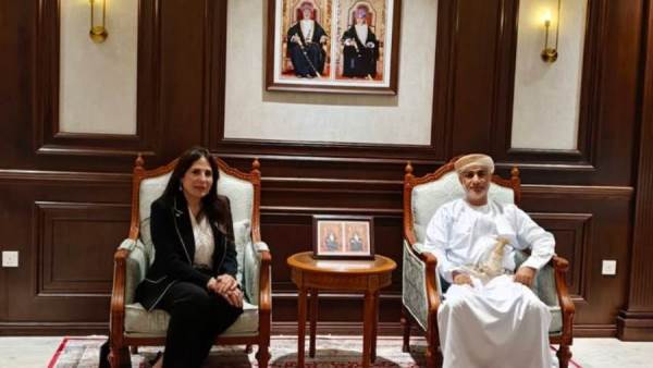 وزيرة الإسكان تستعرض تجربة مصر في التطوير العمراني مع رئيس بلدية مسقط