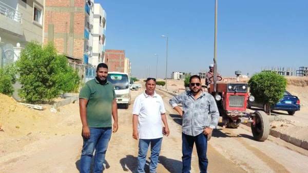 المهندس محمدعصام: تكثيف أعمال رفع المخلفات وتسوية وتمهيد الطرق بطيبة الجديدة