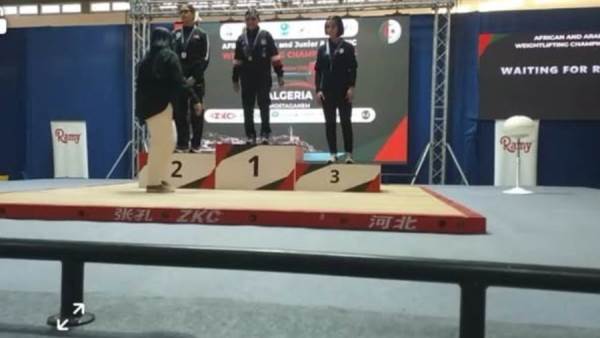 محافظ أسيوط يهنئ البطلة فاطمة عبد النبي لحصد 6 ميداليات ذهبية