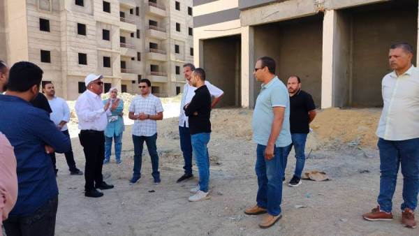المهندس ياسر عبد الحليم يتفقد مشروعات الإسكان بمنطقة 810 عمارة بحدائق أكتوبر