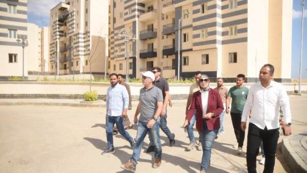 المهندس محمد حمدي يتابع مستجدات المشروعات بمدينة السويس الجديدة.