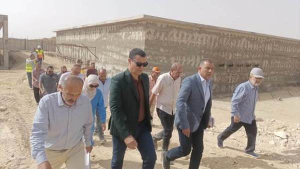 «المنشاوي» تتابع موقف مشروعات الصرف الصحي بالجيزة