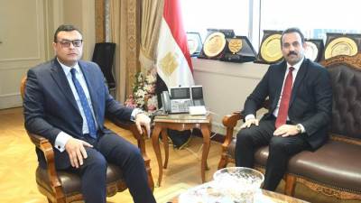وزير الإسكان يبحث مع رئيس جهاز مستقبل مصر ملفات العمل المشتركة