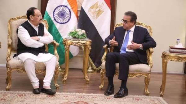 تعاون مصري هندي لإنتاج اللقاحات وأدوية الأورام